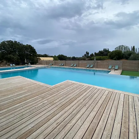 2 Pièces Dans Résidence Hôtelière Les Hameaux De Saint-cyprien Apartahotel Lecci