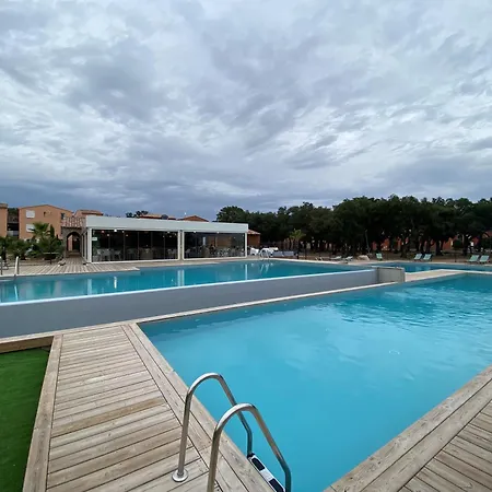 2 Pièces Dans Résidence Hôtelière Les Hameaux De Saint-cyprien Apartahotel Lecci