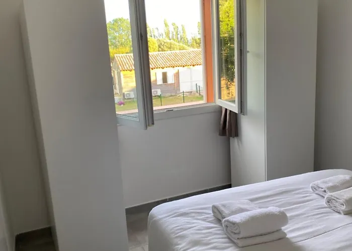 2 Pieces Dans Hoteliere Les Hameaux De Saint-cyprien Lecci