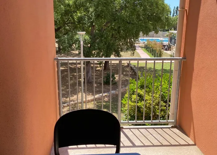 2 Pieces Dans Hoteliere Les Hameaux De Saint-cyprien Apartmanhotel 3*